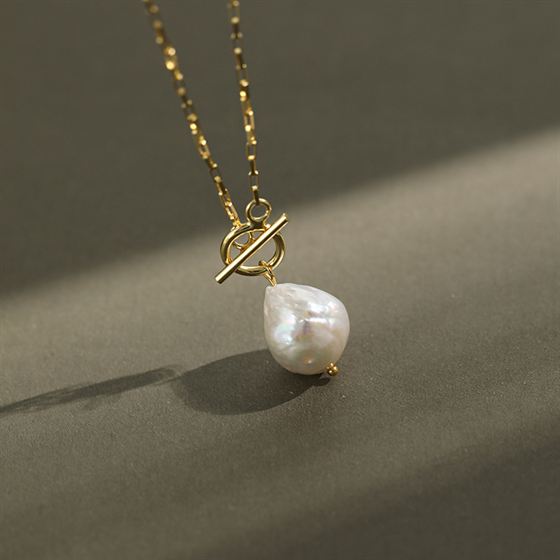 Long necklace with baroque natural pearl