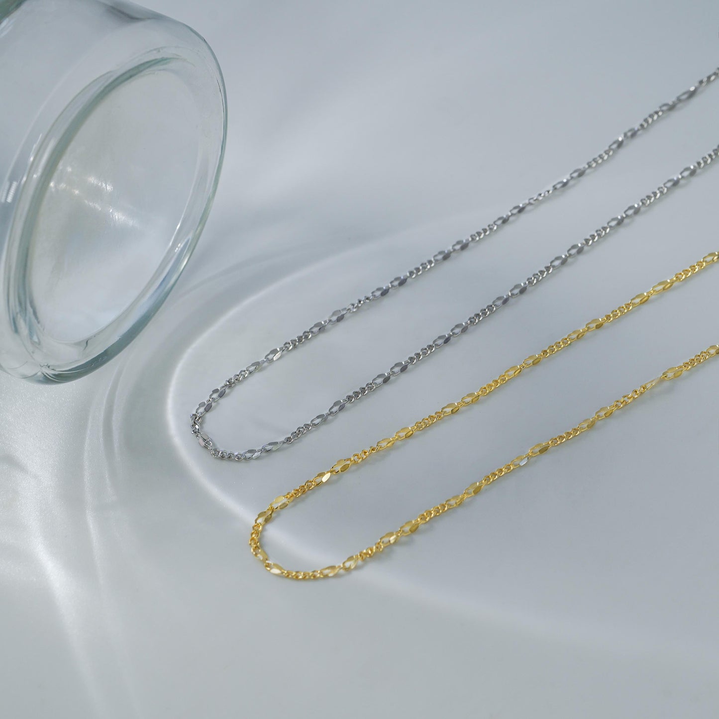 Irregular dainty chain