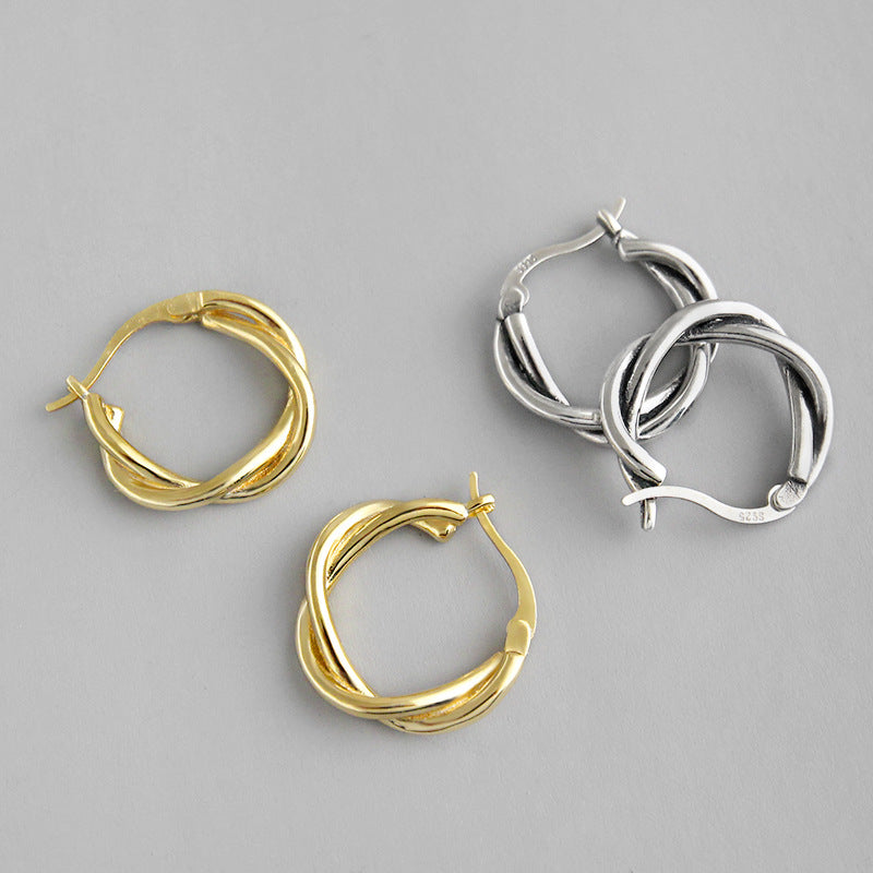 Twisted circle hoop earrings