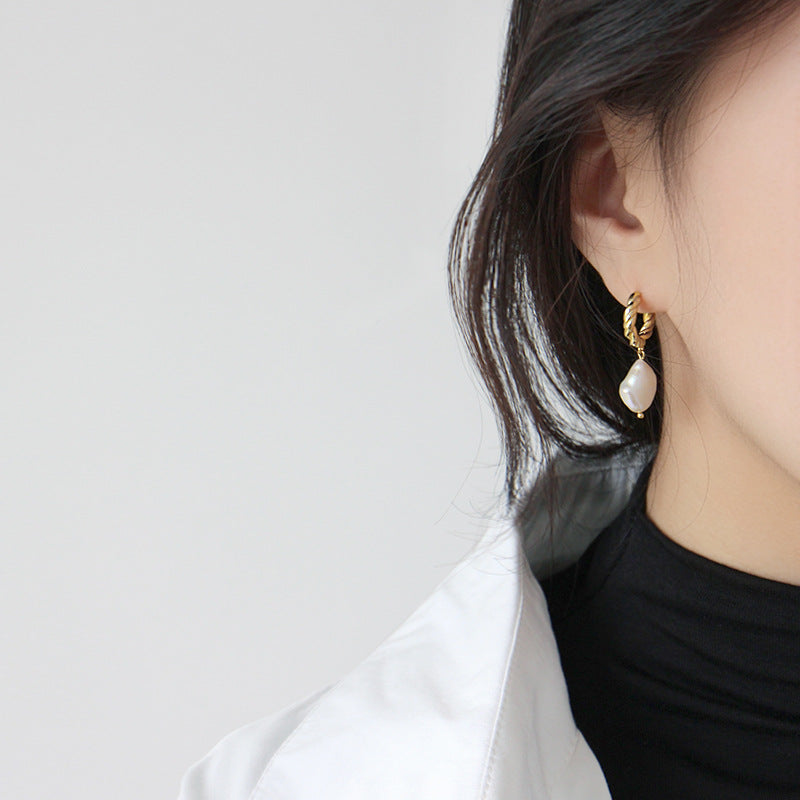 Twisted circle hoops with dangling baroque pearl