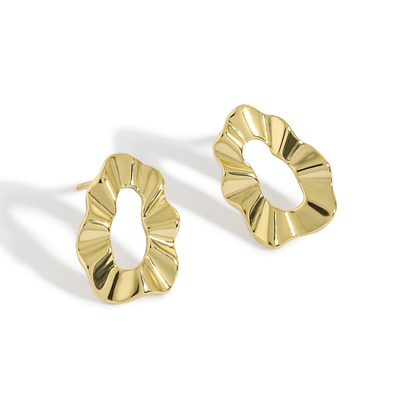 Wavy oval shaped earrings