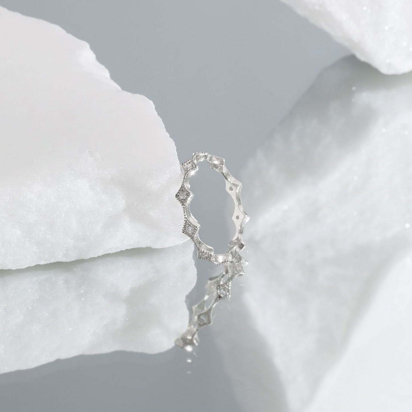 Geometrical design ring with micro setting of cubic zirconias