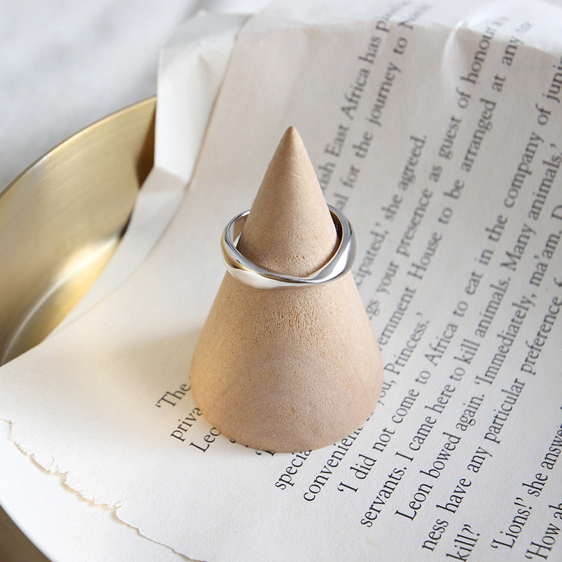 Twisted minimalistic ring
