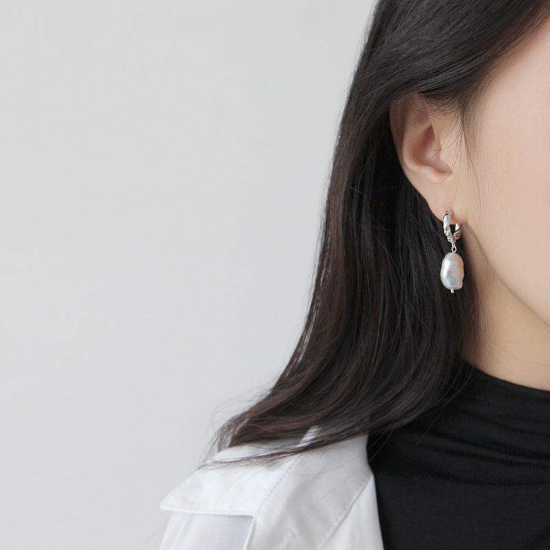 Twisted circle hoops with dangling baroque pearl