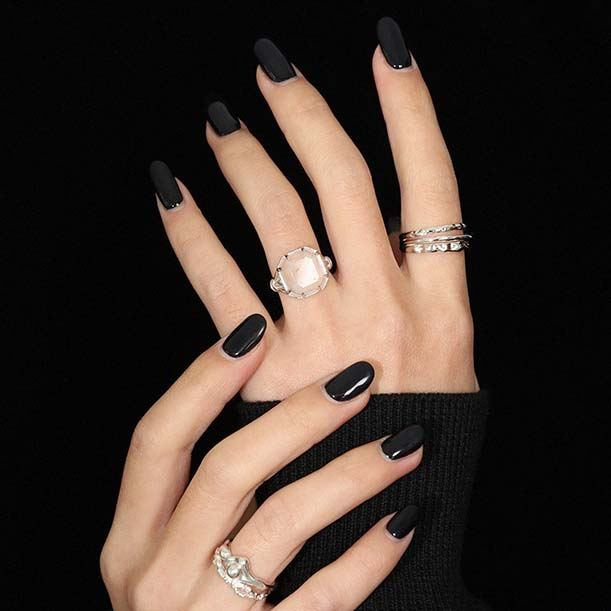Geometrical statement ring with crystal