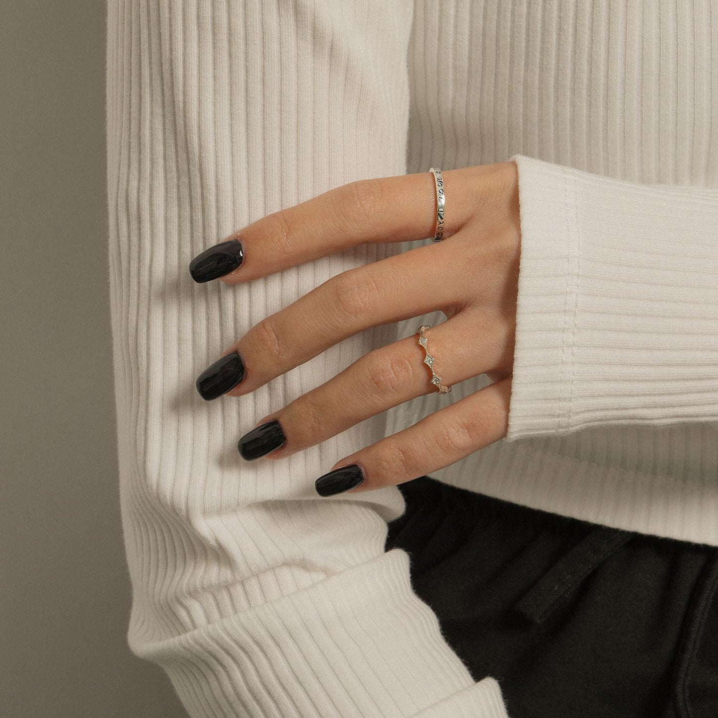 Geometrical design ring with micro setting of cubic zirconias