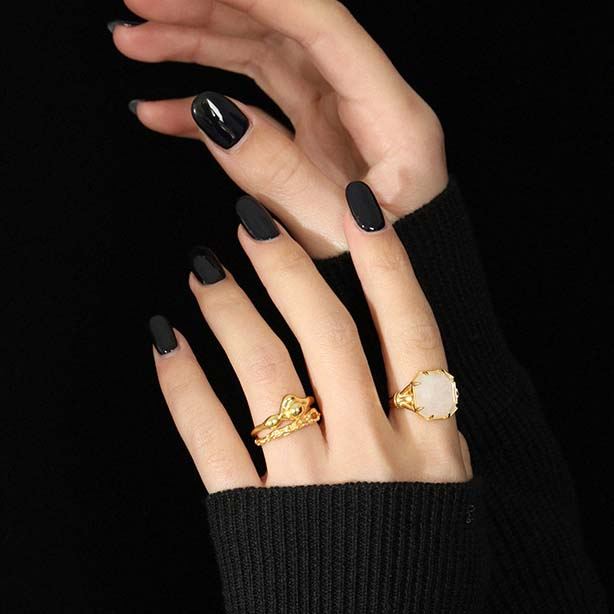 Geometrical statement ring with crystal