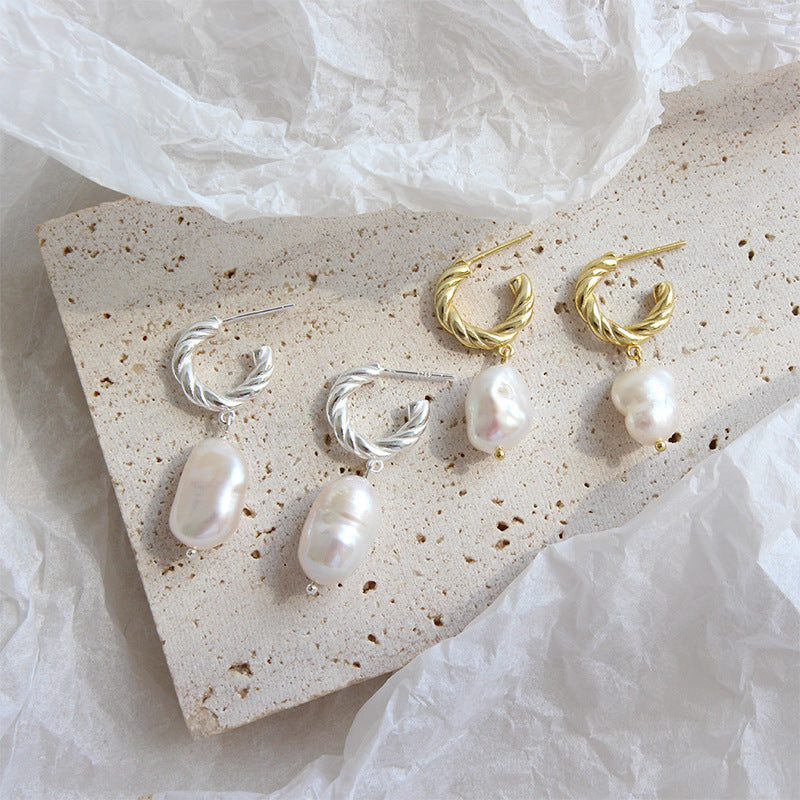 Twisted circle hoops with dangling baroque pearl