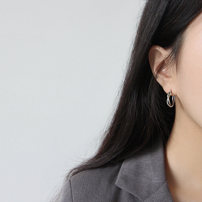 Twisted circle hoop earrings
