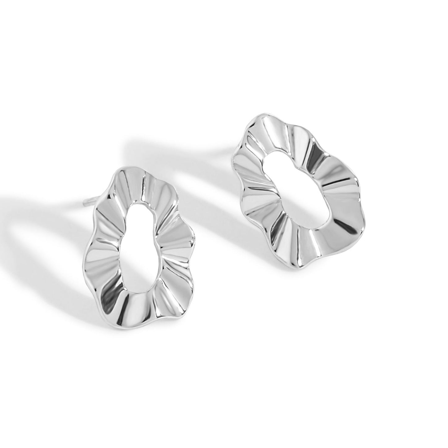Wavy oval shaped earrings