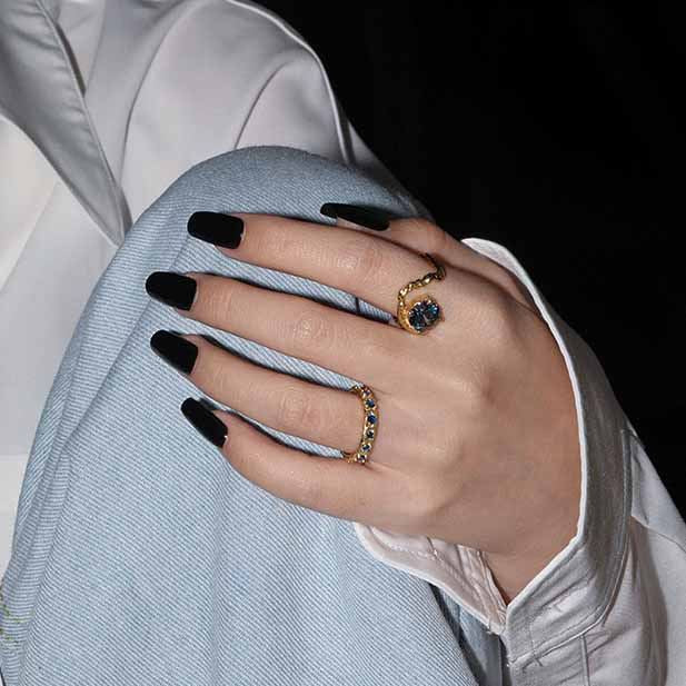 Organic ring with blue cubic zirconias