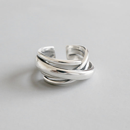 Criss cross adjustable ring