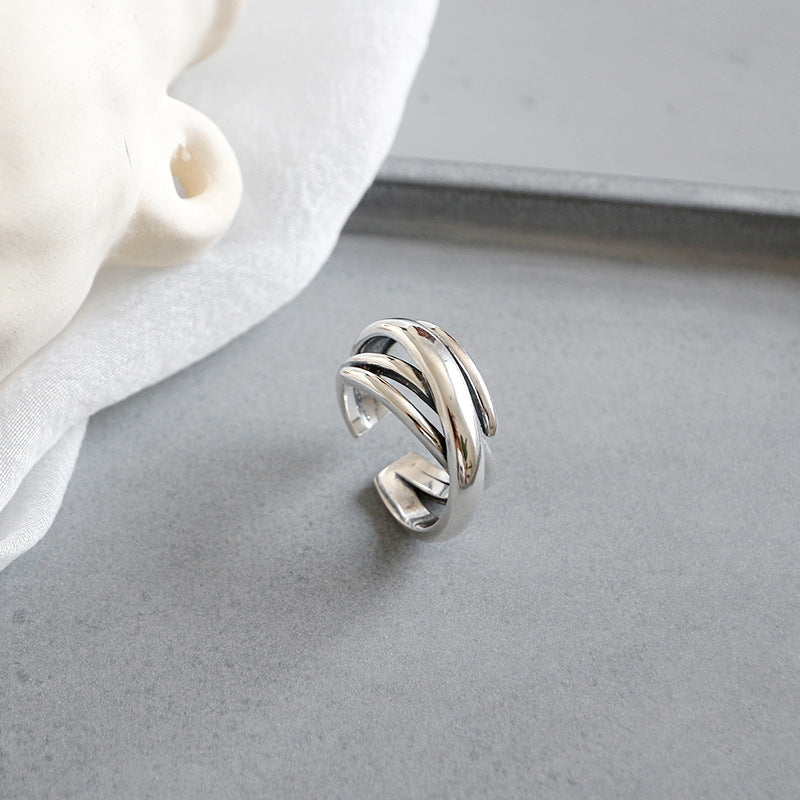 Criss cross adjustable ring
